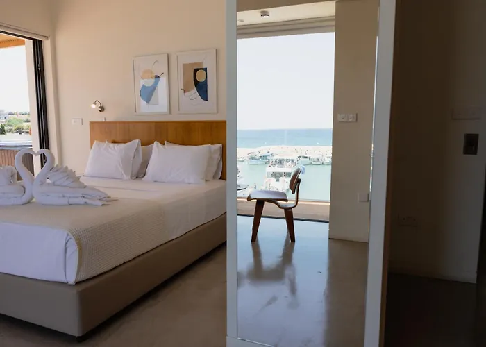Hotels in Lachi