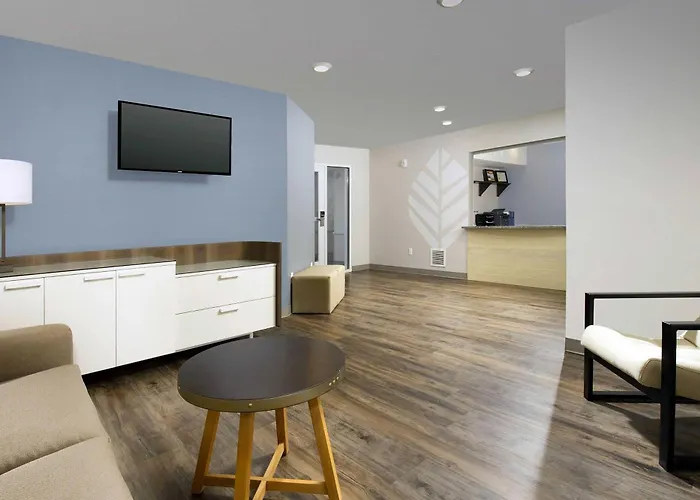 Darien Hotels