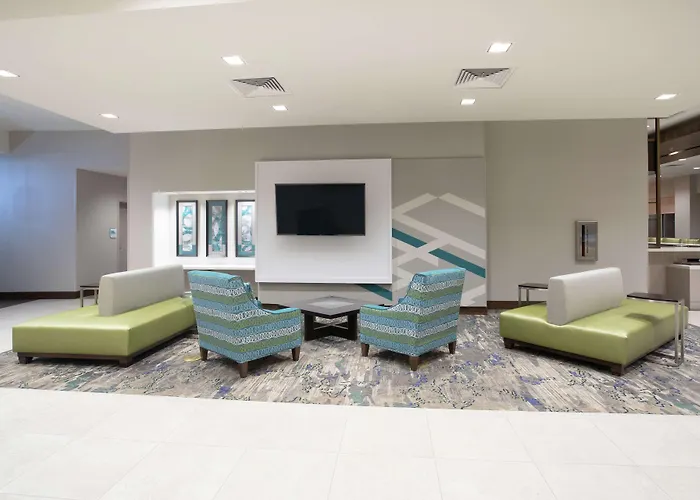 Hilton Garden Inn Omaha Aksarben Village