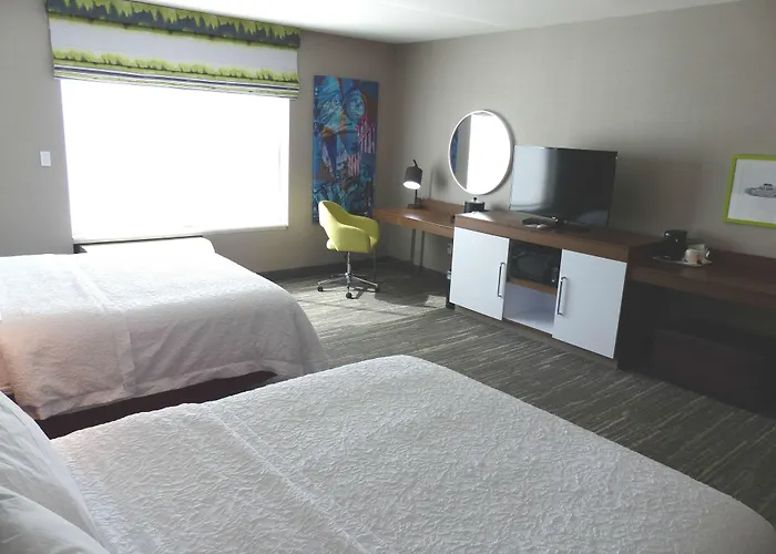 Paramus Hotels With Pool