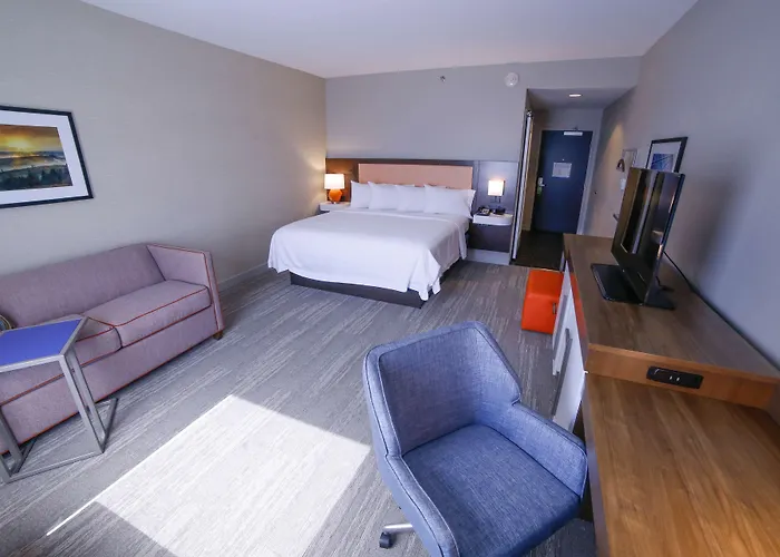 Hampton Inn & Suites Forest City
