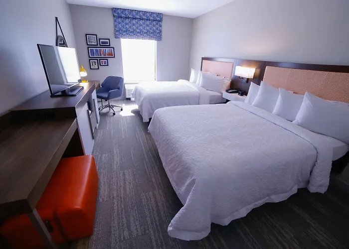 Hampton Inn & Suites Forest City
