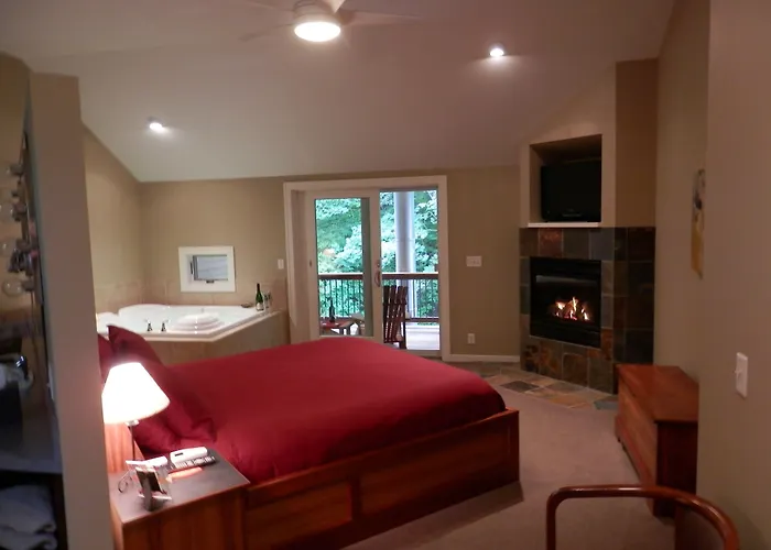 Pigeon Creek Inn - Adults Only
