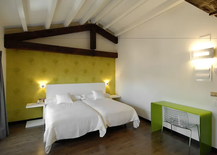 Hotel Cienbalcones