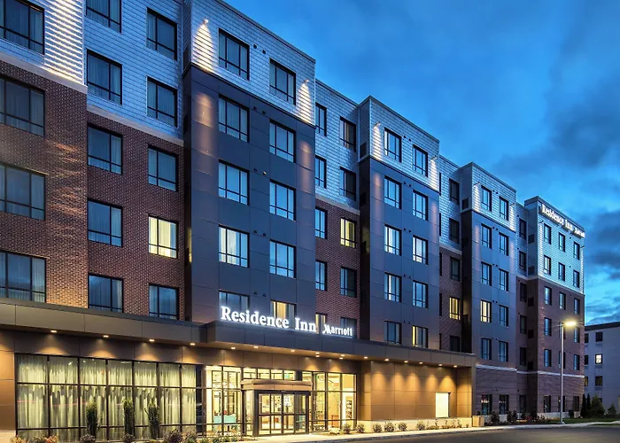 Braintree Hotels With Pool