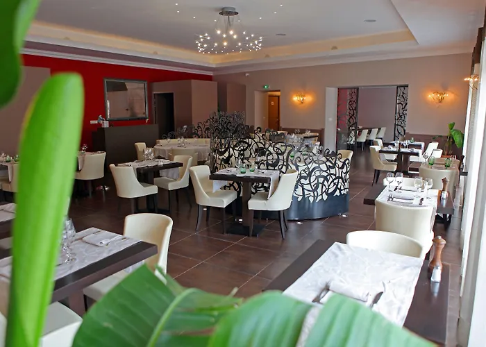 Lodeve Hotels