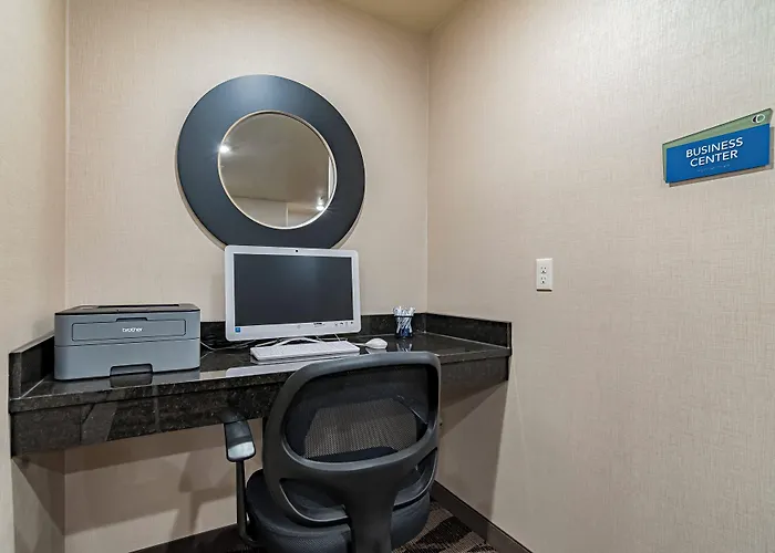 Lamoni Hotels