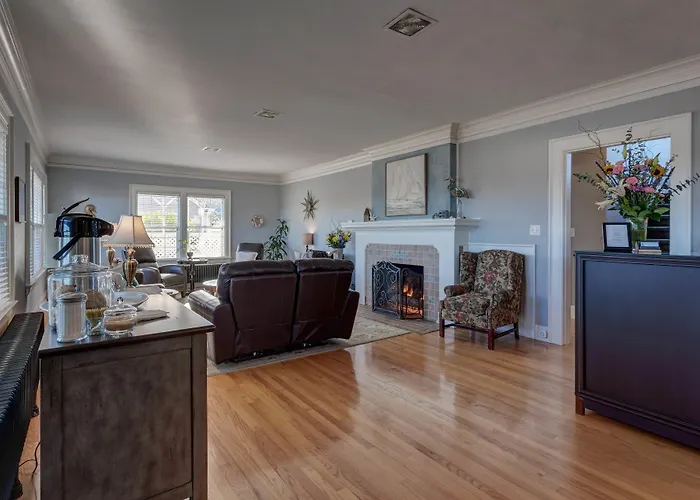 Nantucket Inn - Anacortes