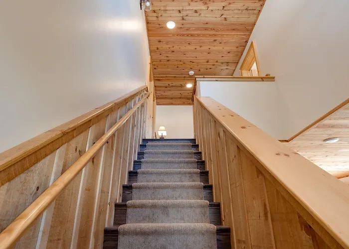Cobble Mountain Lodge