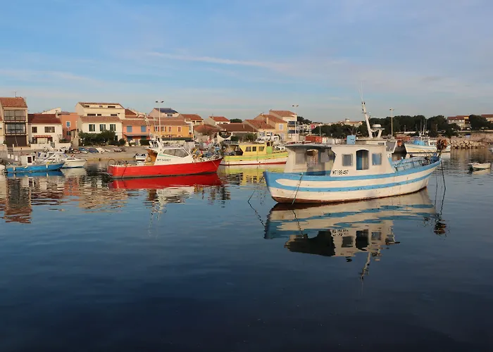 Hôtels Avec Piscine à Martigues