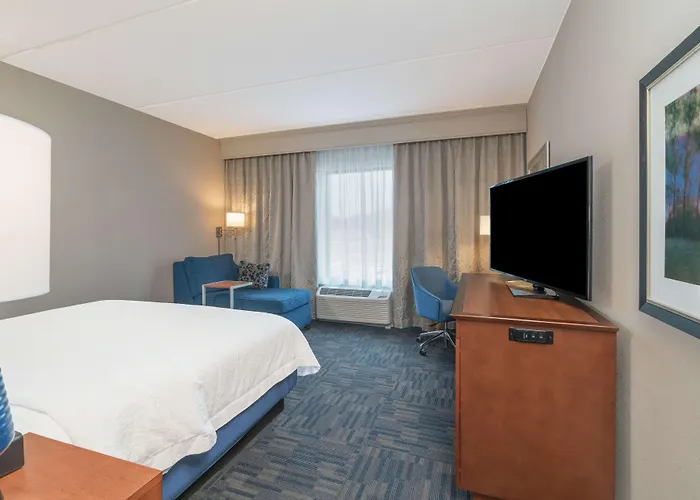 Newburgh Hotels With Pool