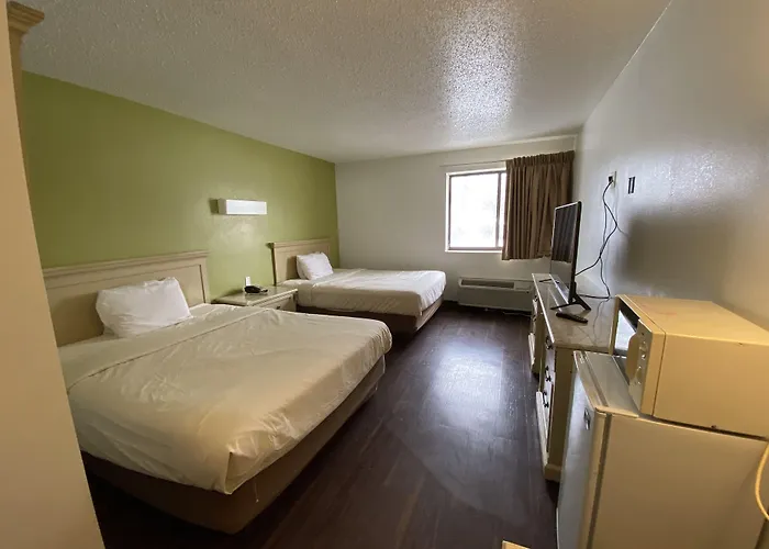 Skylight Inn Willoughby - Cleveland Mentor