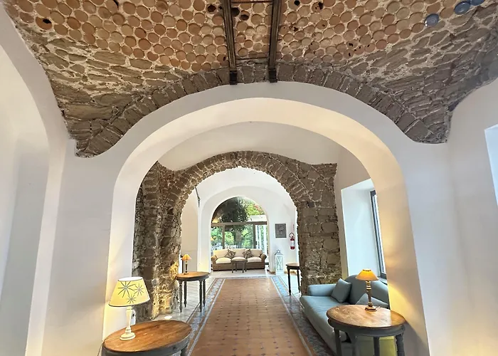 Santa Maria di Castellabate Hotels