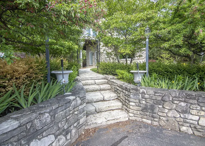 Coachlite Inn