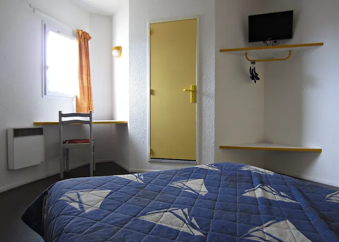 Saint-Gervais-la-Foret Hotels