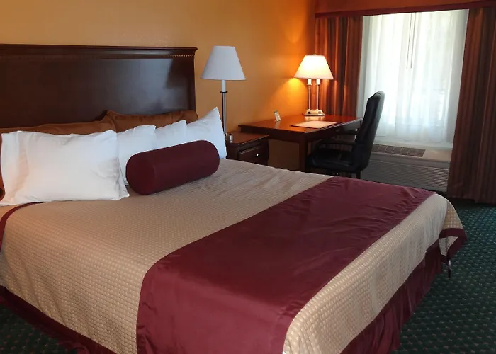 Cloverdale Hotels