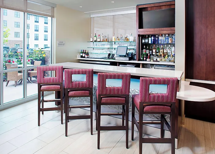Carle Place Hotels