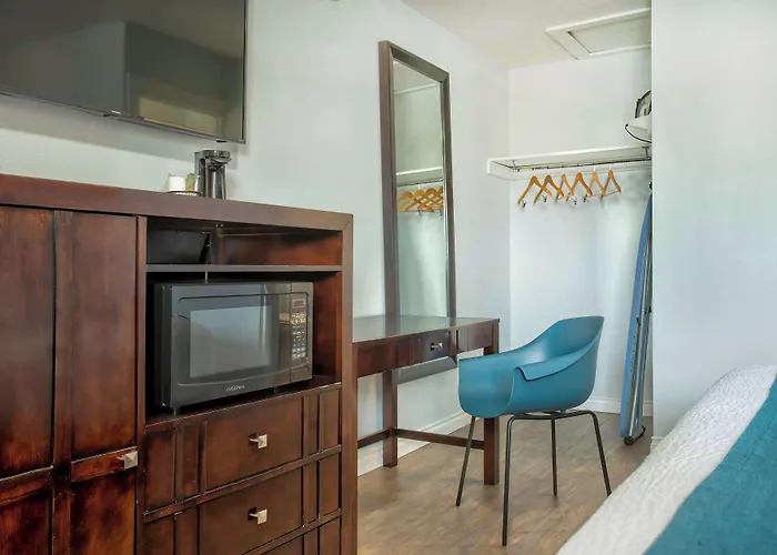 Studio 6 Suites - Albany, Or