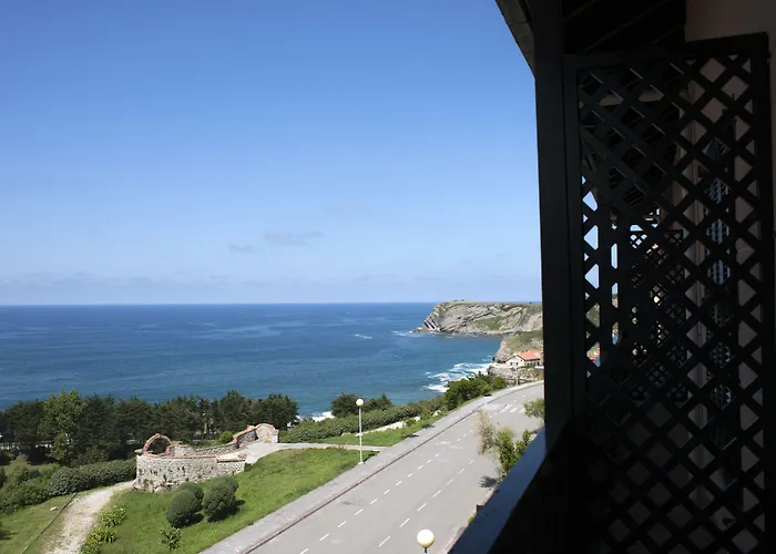 Hoteles con Piscina en Comillas