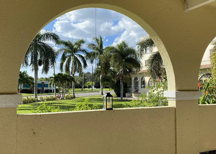 Crystal Bay Historic Hotel St. Petersburg