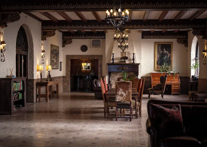 The Holland Hotel Alpine