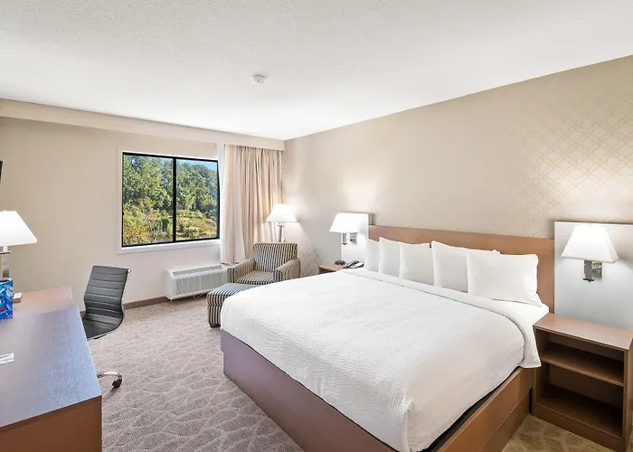 Charlottesville Hotels With Pool