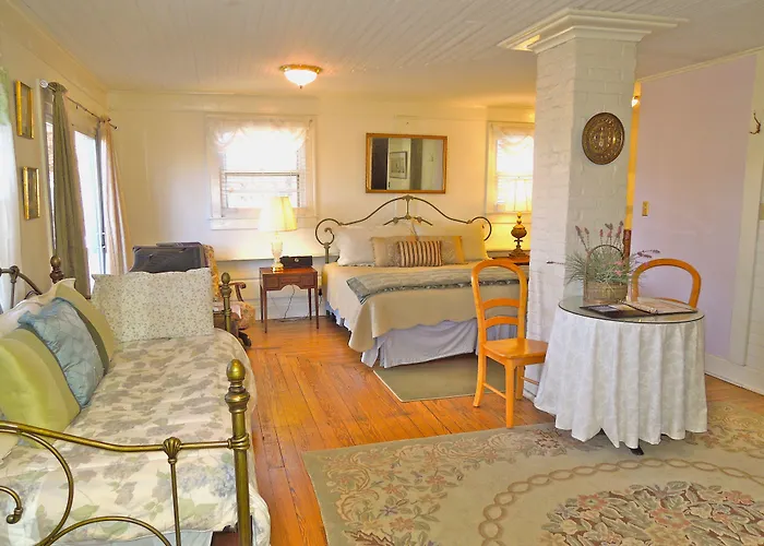 Oakland Cottage Bed And Breakfast