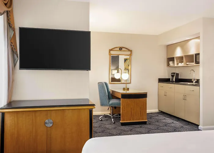 Great Neck Hotels
