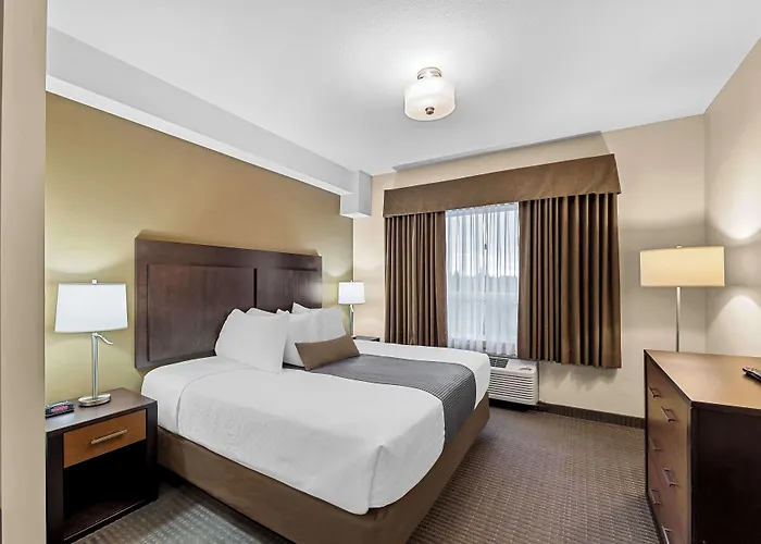 Lacombe Hotels