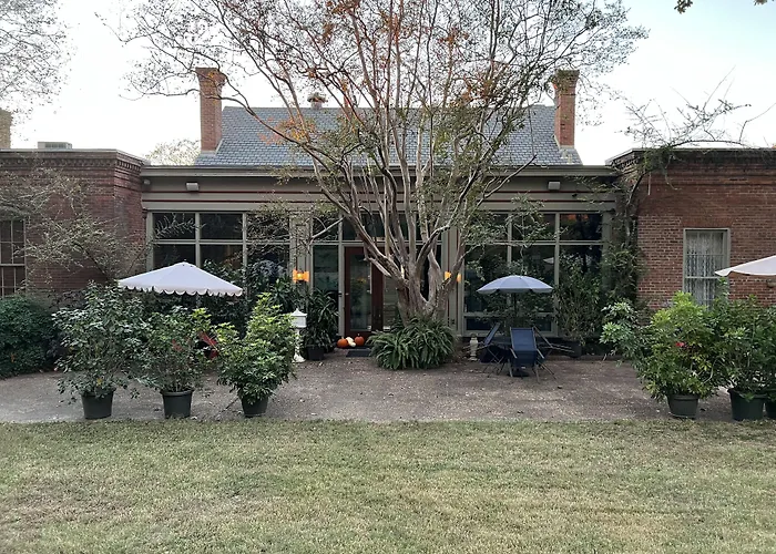 Corners Mansion Inn - A Bed And Breakfast