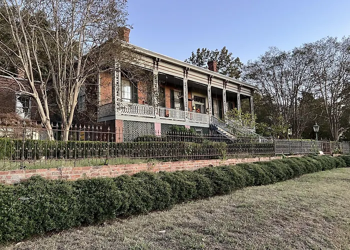 Corners Mansion Inn - A Bed And Breakfast