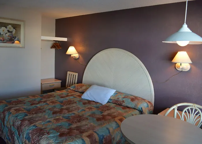 Royal Court Motel
