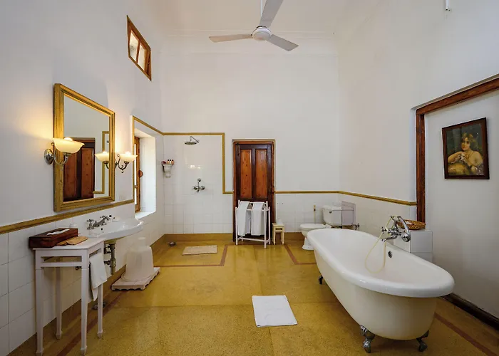 Hotels in Samāna