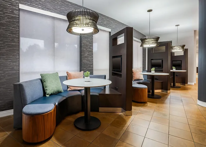 Courtyard By Marriott Auburn Hotel