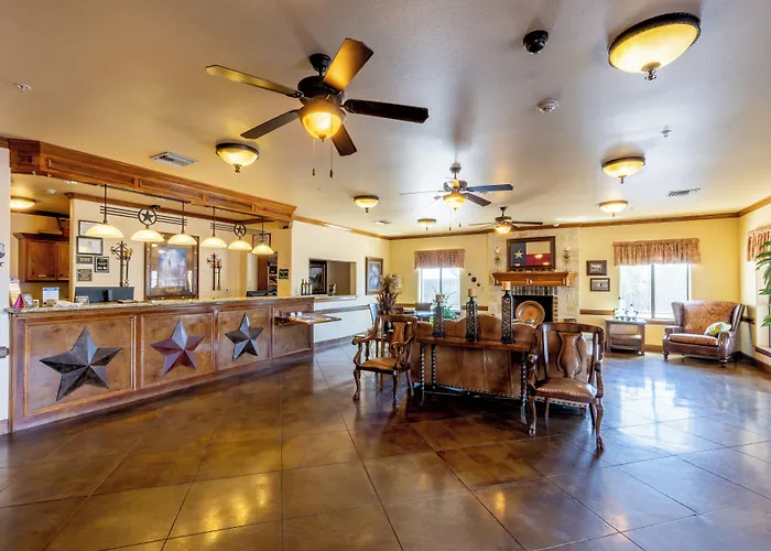 Hallettsville Hotels