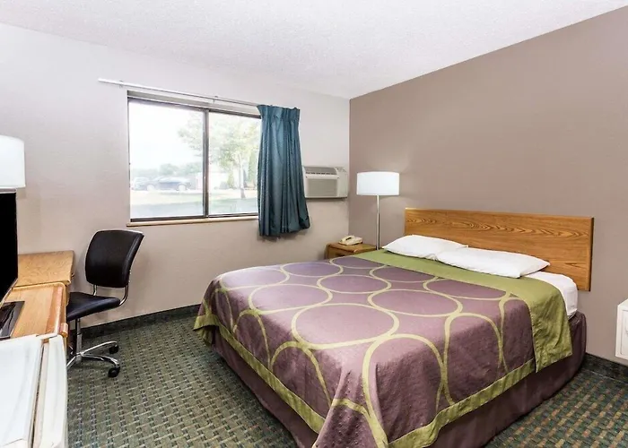 Super 8 By Wyndham St. Charles