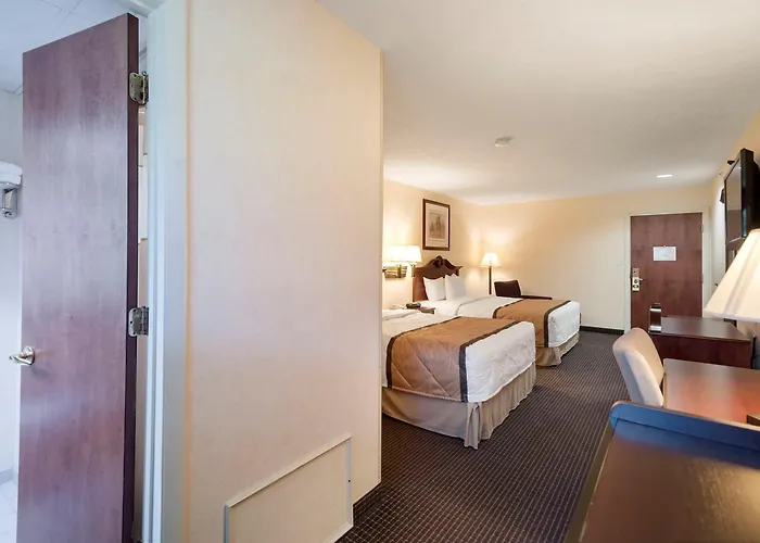 Charles Town Hotels