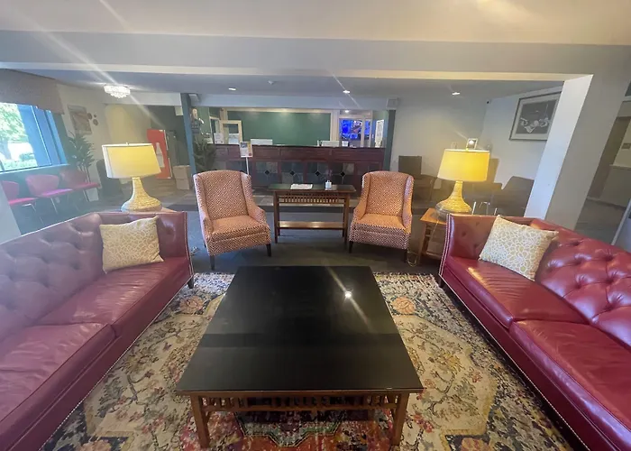 Mount Vernon Hotels