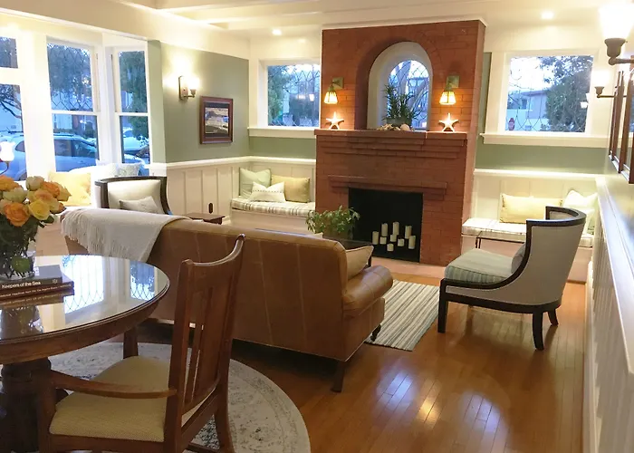 1906 Lodge Coronado