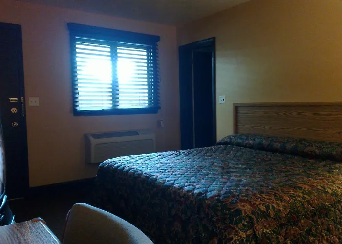 Colonial Inn Mercer-Grove City