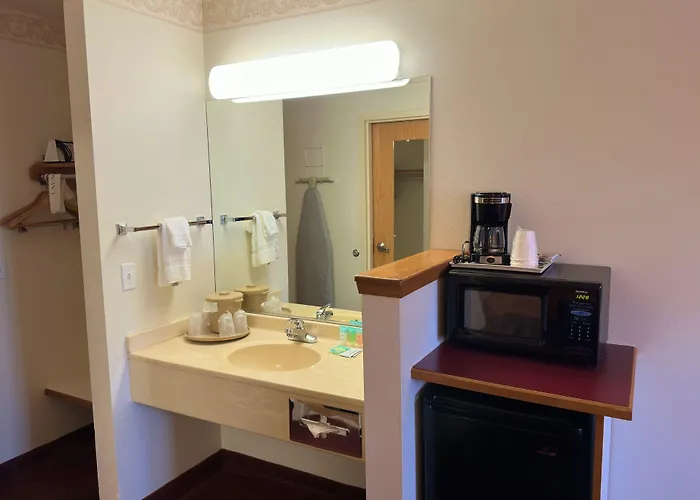 Centralia Hotels