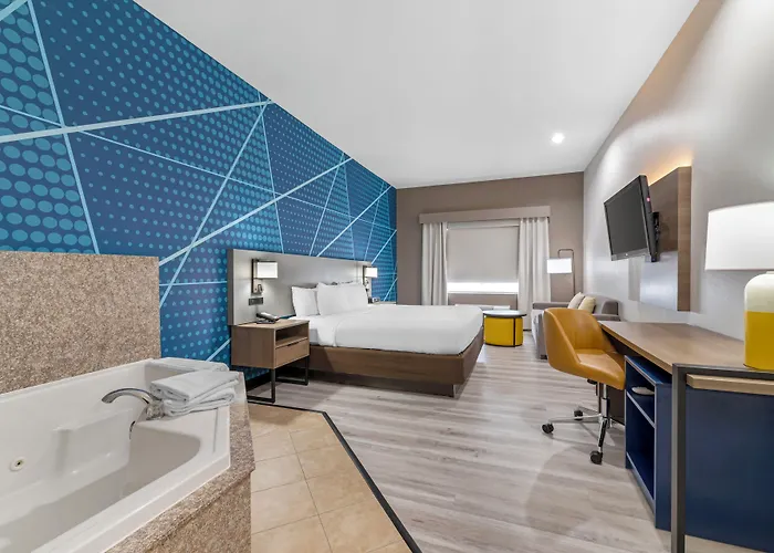 Comfort Inn & Suites Lawrence - University Area