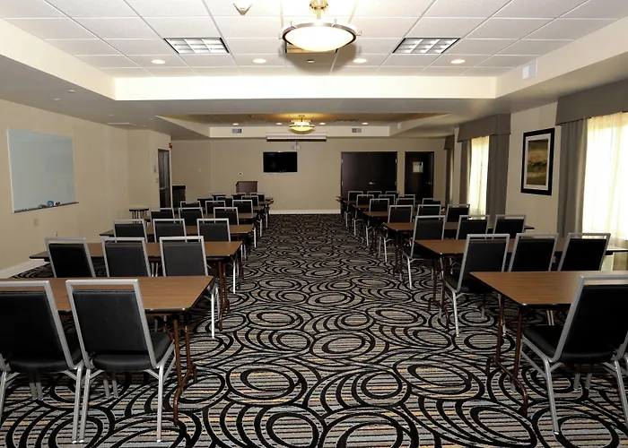 Holiday Inn Express & Suites Marion Northeast By Ihg