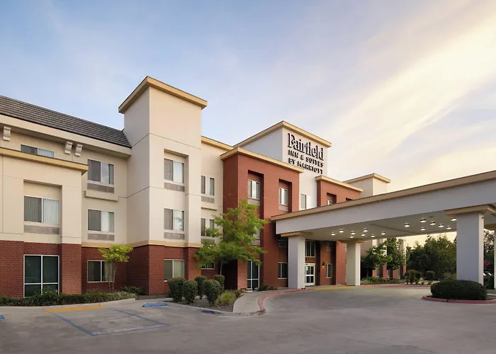 Tulare Hotels