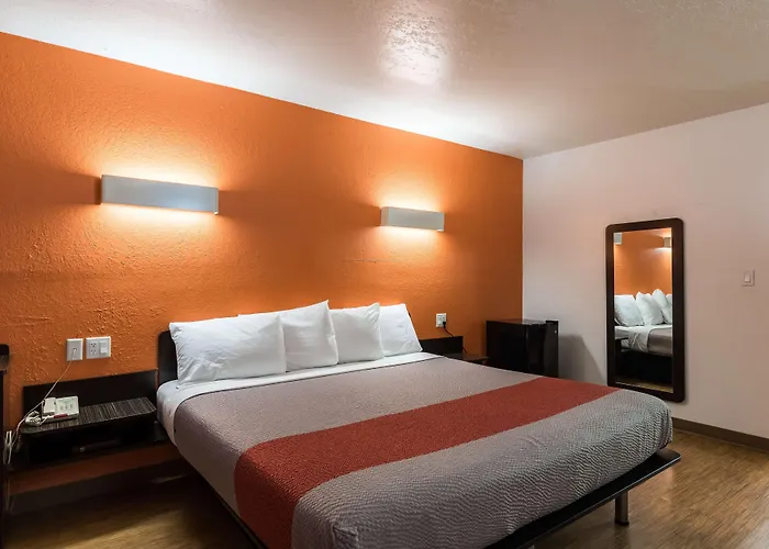 Motel 6-Uvalde, Tx