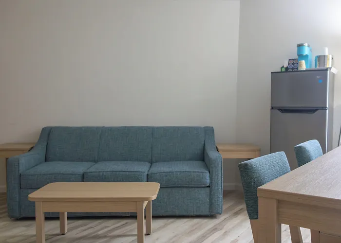 New 2026-Ocean Sands Beach Boutique Inn-Sauna And Salt-Mineral Pool -Free Beach Bikes And Famous Beach- Fresh Baked Cookies And Popcorn - Bathrobes And Sunscreen In All Rooms-Ultra Sparkling-Free Laundry- 4 Grand Black Beds-Call Now & Save-1-252-Aha-