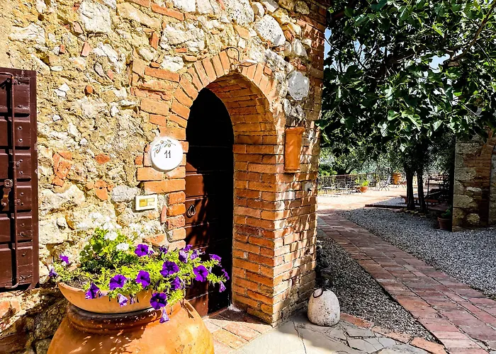 Hotels in Montefollonico