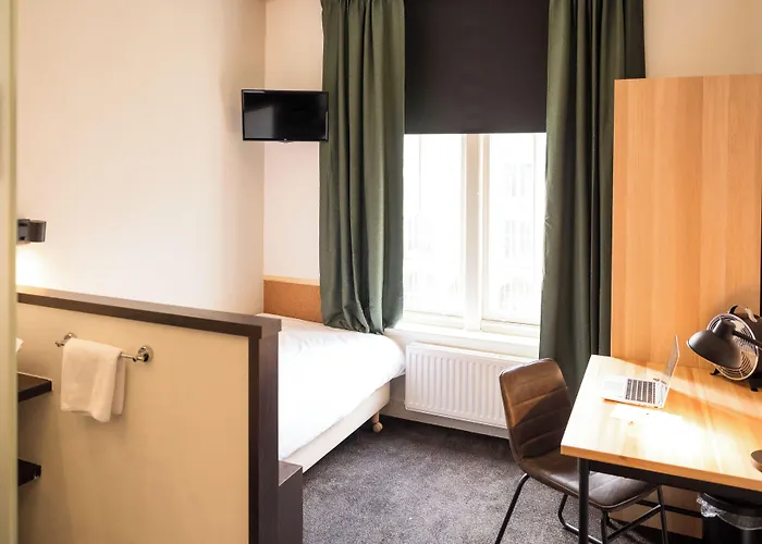 Hotels in Hoeven