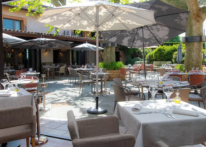 Logis Hôtel Tante Yvonne&son restaurant semi-gastronomique - Lyon Nord Quincieux