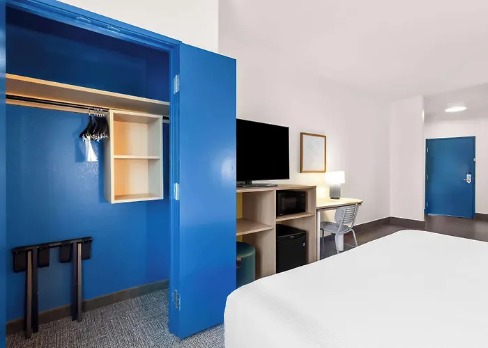 Spark By Hilton Pearland